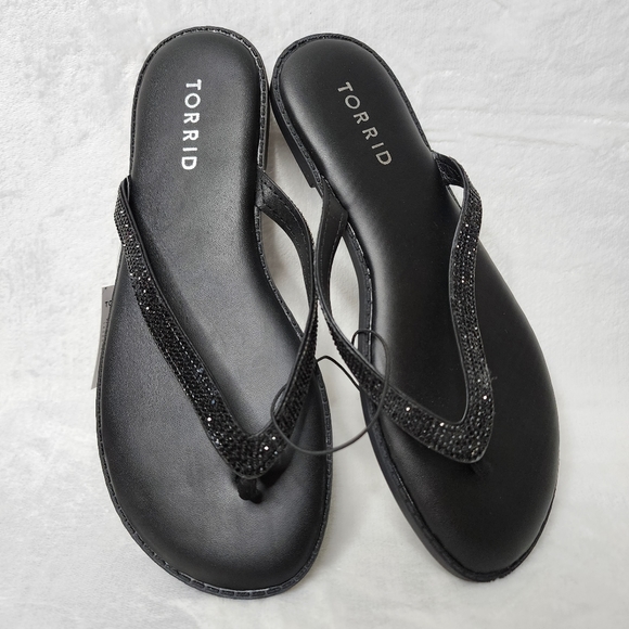 Torrid Flip Flops Black with Rhinestones Women's Size 6WW Sandals NWT - Picture 2 of 10